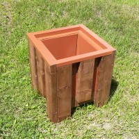 Atkritumu urna no koka dēlīšiem  